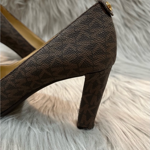 Michael Kors Milly Brown Signature Logo high heels shoes. New - Picture 5 of 8